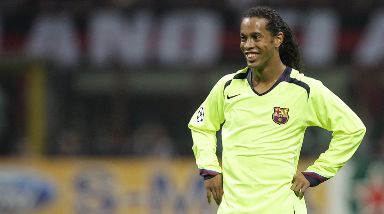 Футбольный маг, величие которого не измерить статистикой: как Роналдиньо стал кумиром для целого поколения фанатов футбола