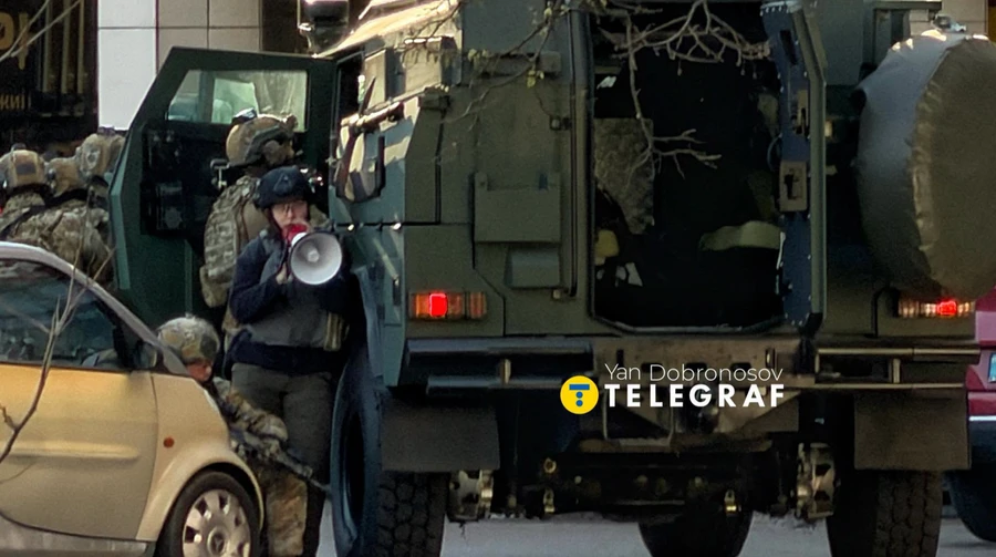 У Києві чоловік стріляв по людях, є загиблі й поранені