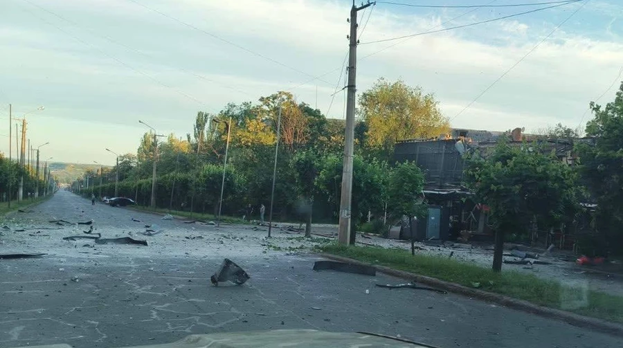 Росіяни скинули п’ять ФАБів на Краматорськ: є руйнування житла, закладу освіти, 3 поранених