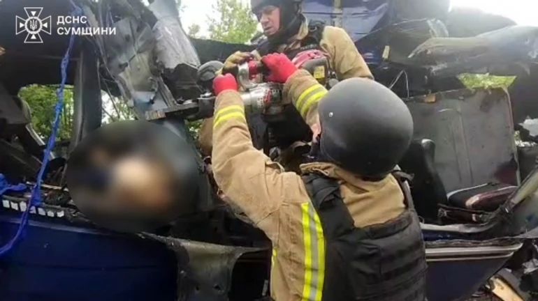 Zelenskyy: Entire family killed in Russian attack on bus in Sumy Oblast