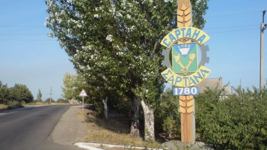 Під Маріуполем гранатою поранили 2 людей, очевидці вказують на силовика