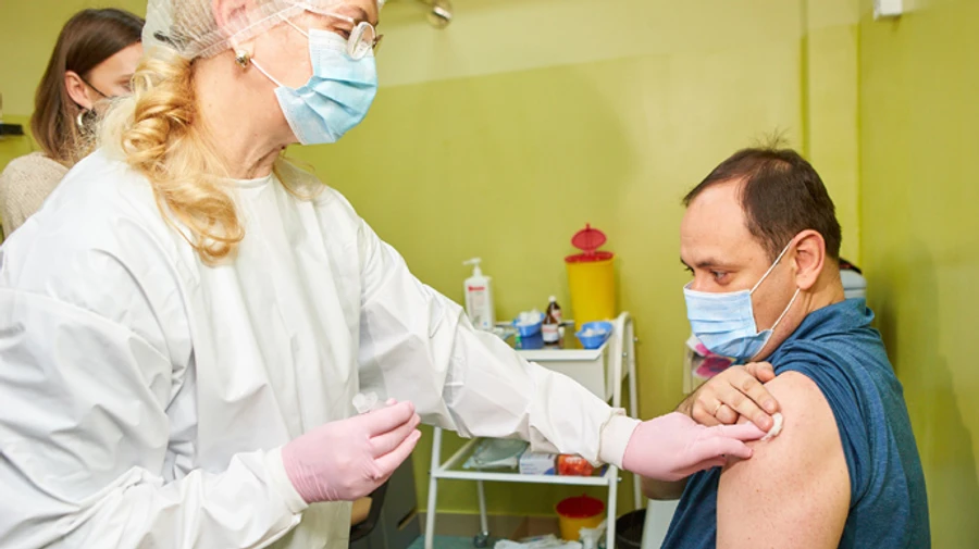 Мер червоного Франківська вакцинувався від COVID-19 у прямому ефірі