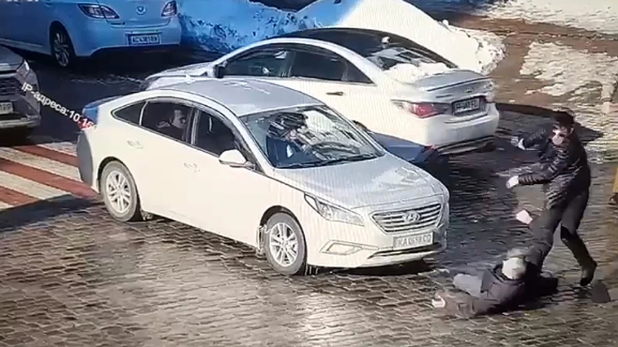 Водій побив до смерті пішохода у центрі Києва 