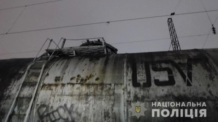 Дівчина робила селфі на товарному вагоні і загинула від ураження струмом