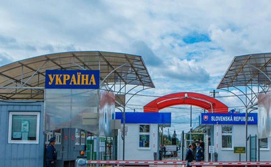 Словаччина обмежила пропуск на свою територію 