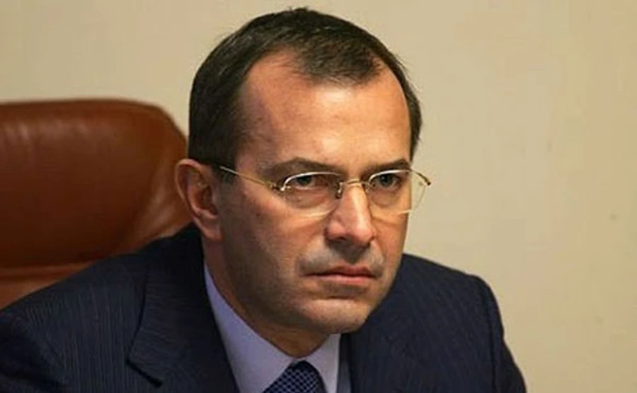 Антикорсуд заочно отправил под стражу экс-вице-премьера Клюева