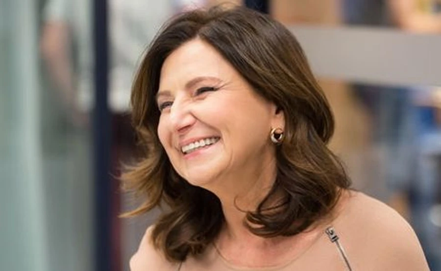 Богословська принесла 2,5 кандидатських мільйони у чорному пакеті