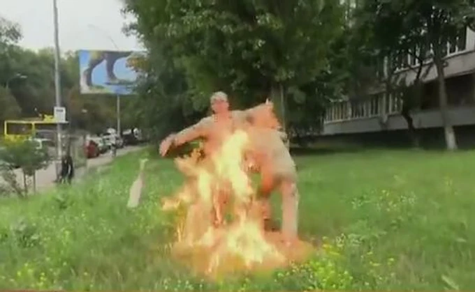 Доброволець підпалив себе під Міноборони