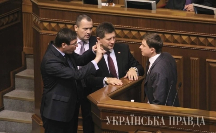 Луценко підписав оновлену підозру Довгому