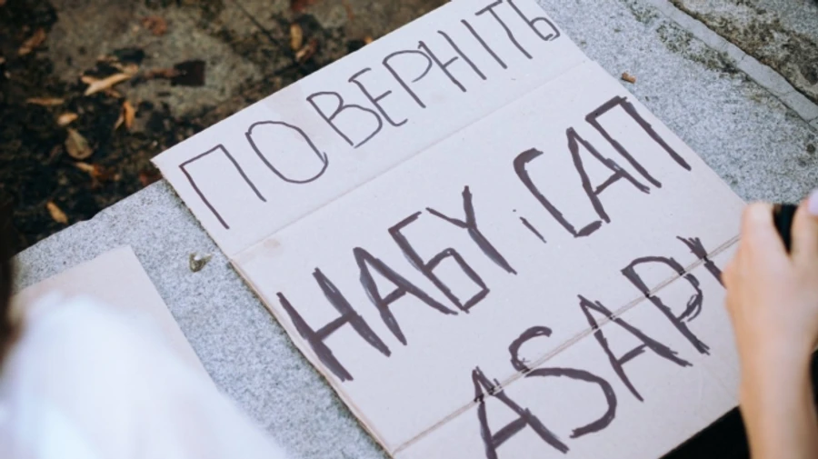 US senators warn Ukraine against undermining anti-corruption progress