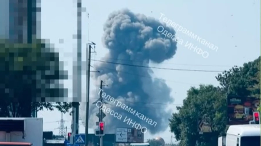 Росіяни вдарили ракетами поблизу ринку на Одещині: троє людей постраждали