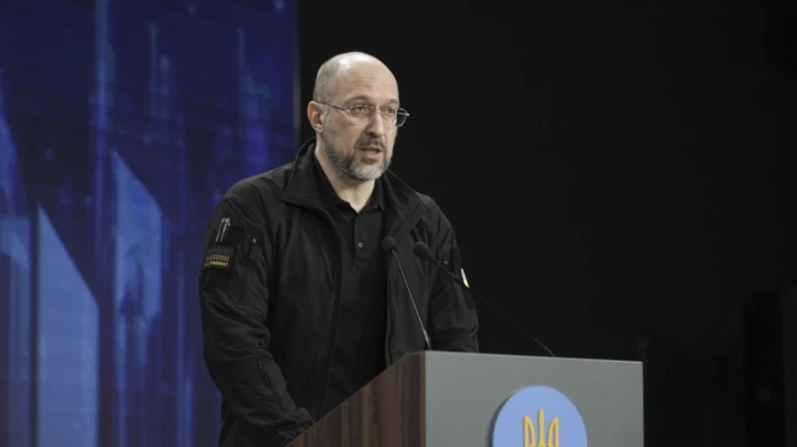 Шмыгаль заявил, что половина боеприпасов на фронте – украинские