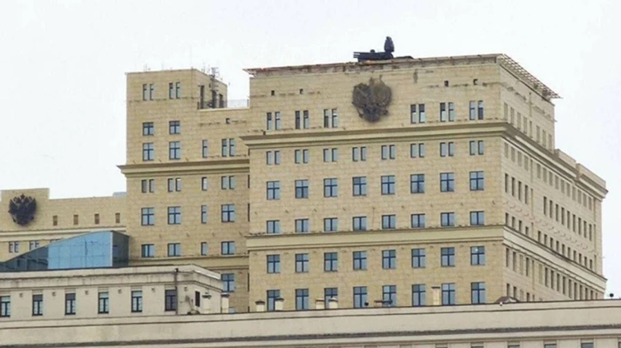 В Москве заметили нечто похожее на ЗРПК Панцирь-С1 на крыше Минобороны РФ 