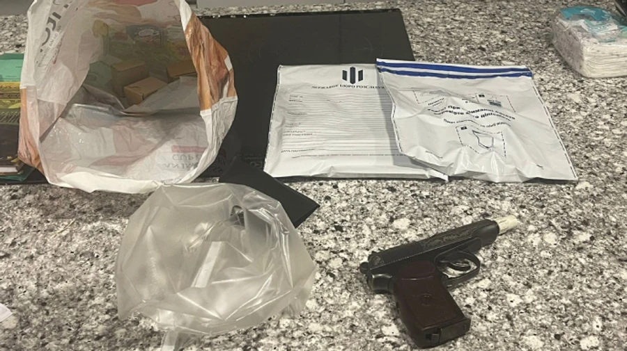 ДБР провело обшуки у народних депутатів з ОПЗЖ: вилучено зброю та гроші