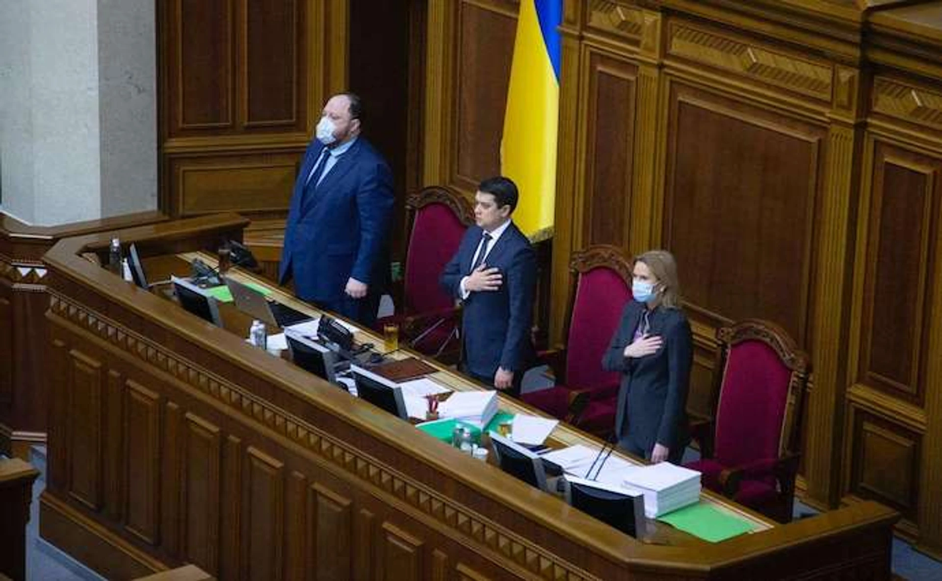 Нові карантинні правила, держбюджет 2022, зарплата суддів та зміни в е-декларуванні