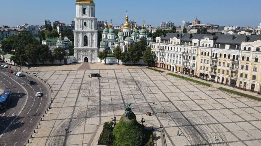 Полиция открыла дело из-за дрифта на Софийской площади