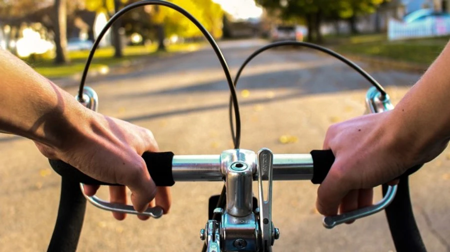 Водитель пытался удрать с мертвым велосипедистом в багажнике, которого только что сбил