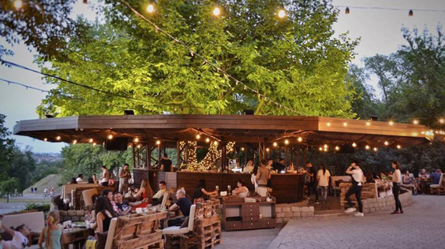 На Днепропетровщине ограничили время работы клубов и ресторанов