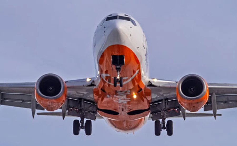 Літак із евакуйованими з Китаю сів у Харкові