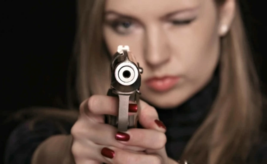 18-річна дівчина кількома пострілами вбила працівника тиру в Полтаві