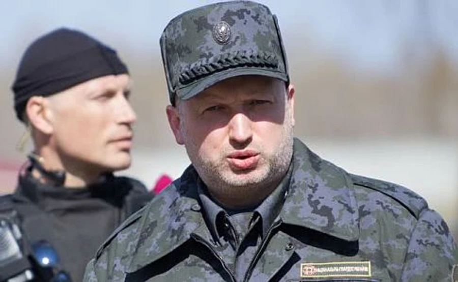 РНБО може розглянути введення воєнного стану – Турчинов