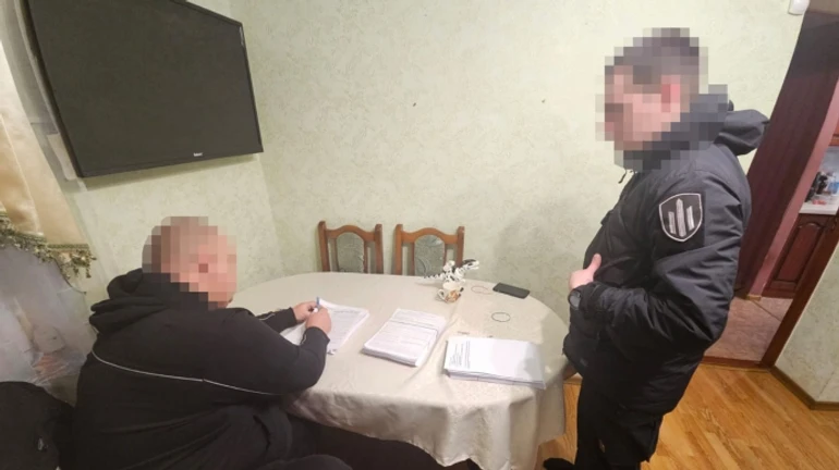 ДБР: Посадовці розікрали понад 100 млн грн на закупівлі дров для ЗСУ