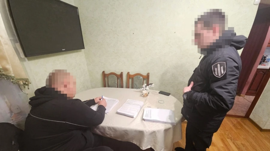 ГБР: Чиновники разворовали более 100 млн грн на закупке дров для ВСУ