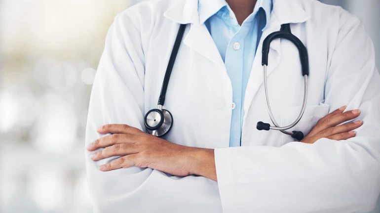 Майже 70% медичних ліцензій належать лікарям, що працюють самостійно: найбільше – стоматологам