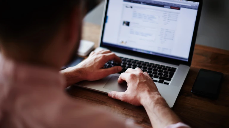 Автозаповнення тексту від ШІ може змінювати погляди людини – вчені