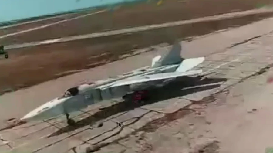 Drones da Guarda Nacional Ucraniana destroem bombardeiro russo Su-24M na base aérea de Saky, na Crimeia – vídeo