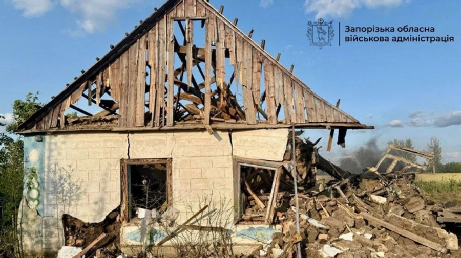 Війська РФ завдали авіаудару по селу в Запорізькій області, загинула людина