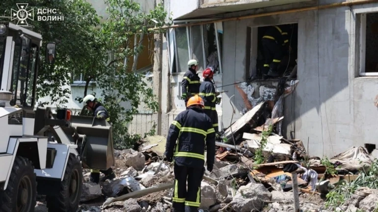 В Луцке достали тело погибшего из-под завалов многоэтажки