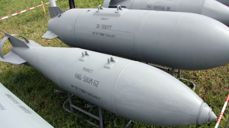 Russian forces drop 13 guided bombs on Kherson Oblast; power engineers deal with aftermath