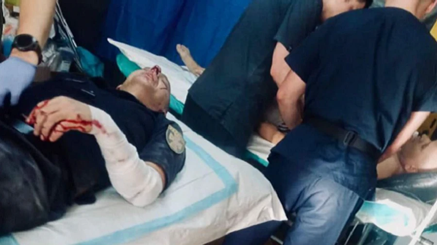 Россияне обстреляли спасателей, которые тушили пожар в Херсоне: 4 раненых