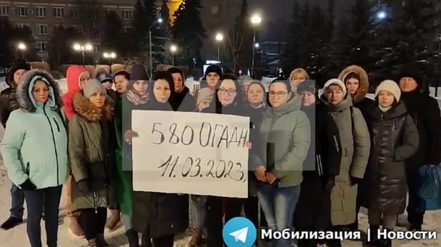 In the suburbs of Moscow, more relatives complain that the mobilised are tossed like cannon fodder