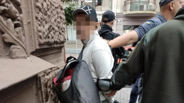 В офис омбудсмена бросили коктейль Молотова