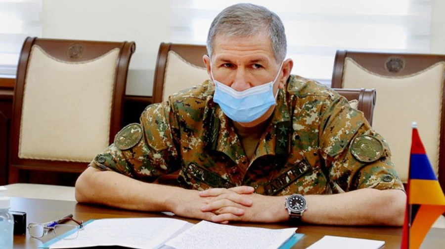 Президент Армении отказался увольнять главу Генштаба, требовавшего отставки премьера