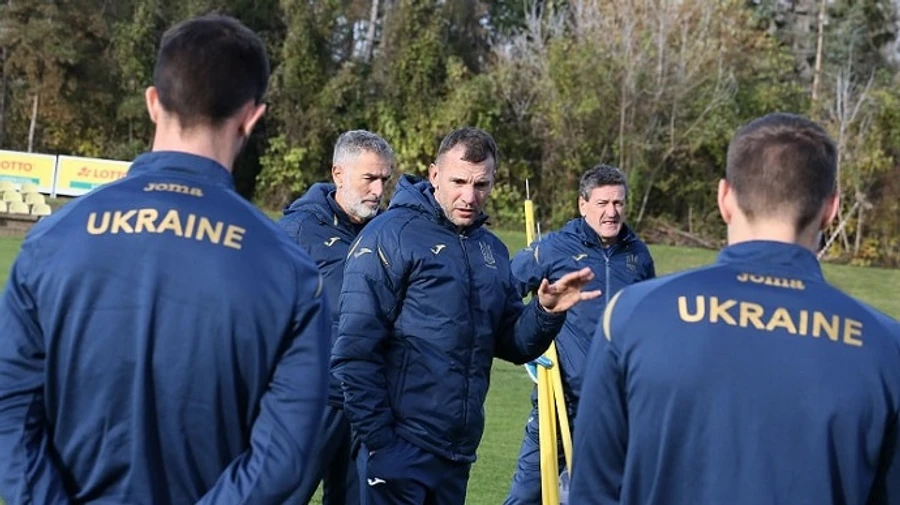 Шевченко срочно вызвал в сборную игроков из молодежной команды