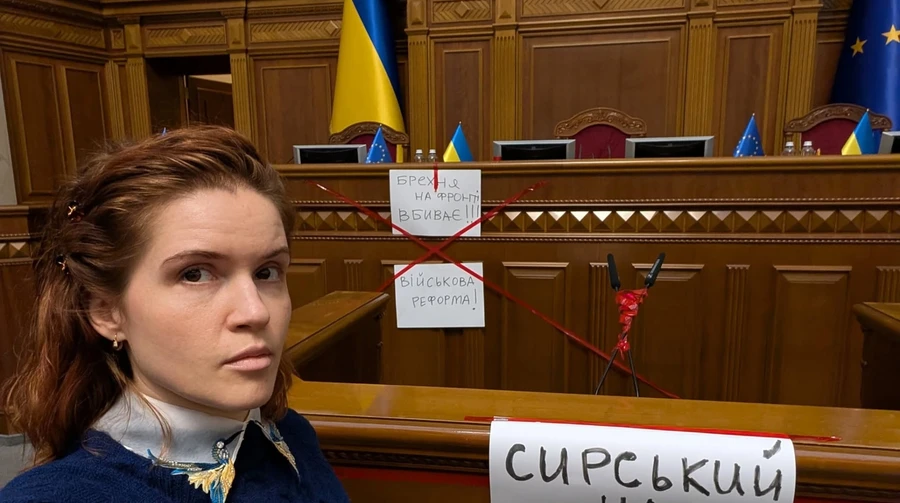 Безуглая заблокировала трибуну Рады и дала бой Таруте