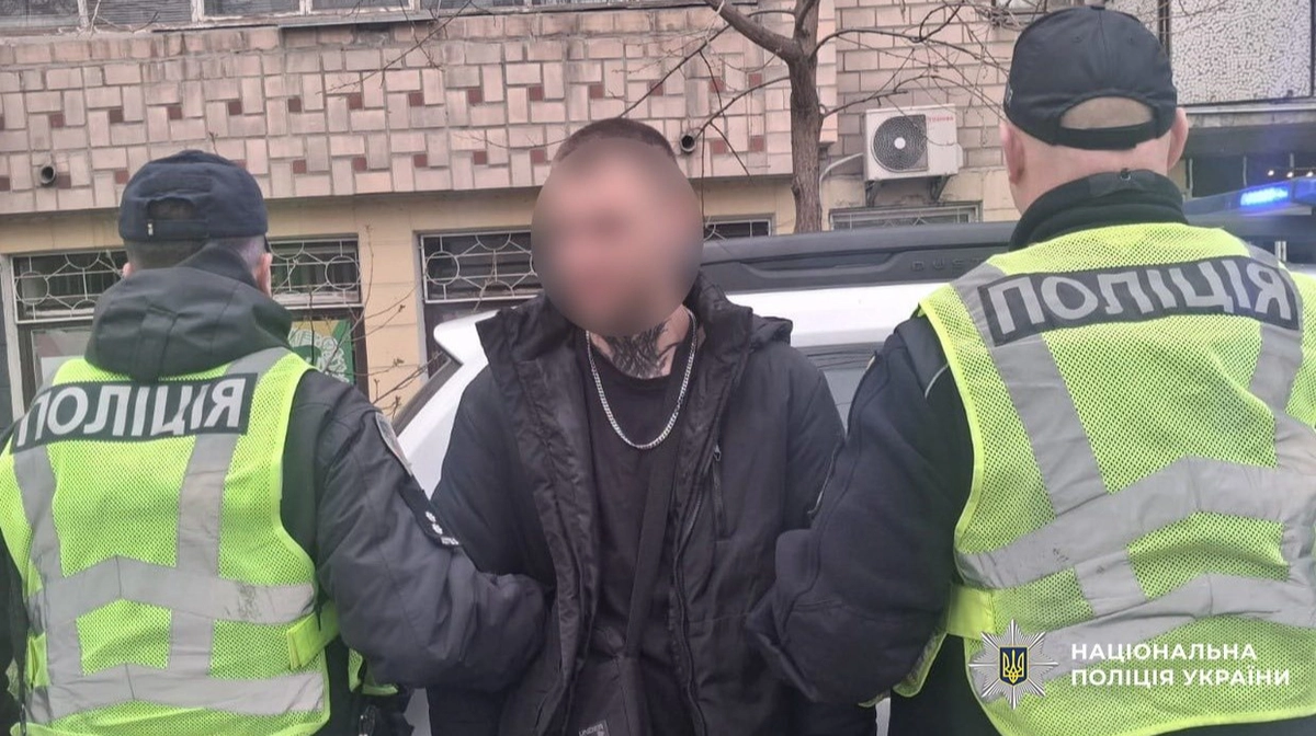 У Чернігові чоловік стріляв на вулиці, його затримали