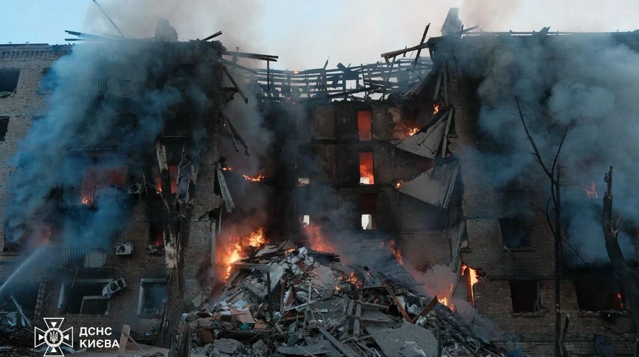 Russia strikes Kyiv with ballistic missiles and drones: residential buildings hit, 1 killed and 44 injured – photos