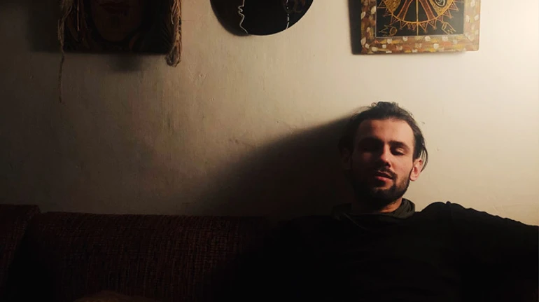 Корупція – це ніж у спину з тилу. Історія львівського інтелігента, який переріс захоплення криміналітетом, пройшов Майдан і тепер проходить війну