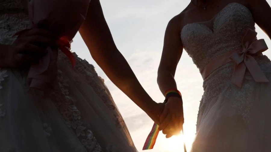 В Греции легализуют однополые браки и усыновление