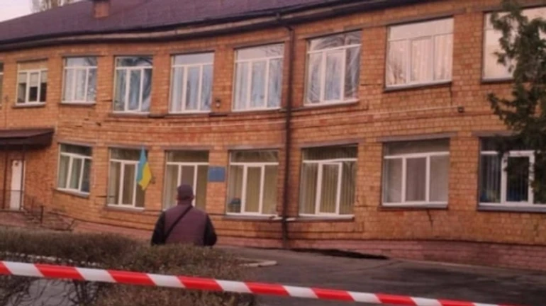 Будували укриття: в дитсадку в Києві просіла частина стіни