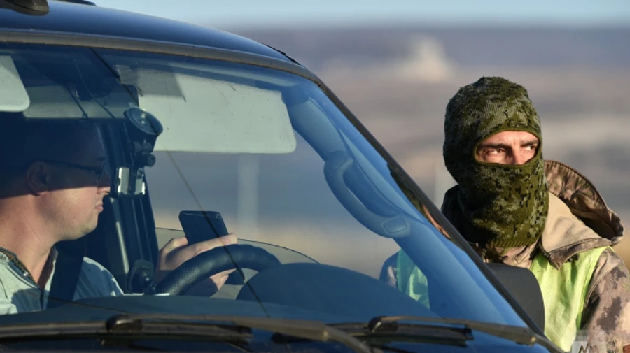 Russians perform strick checks on cars with Ukrainian licence plates