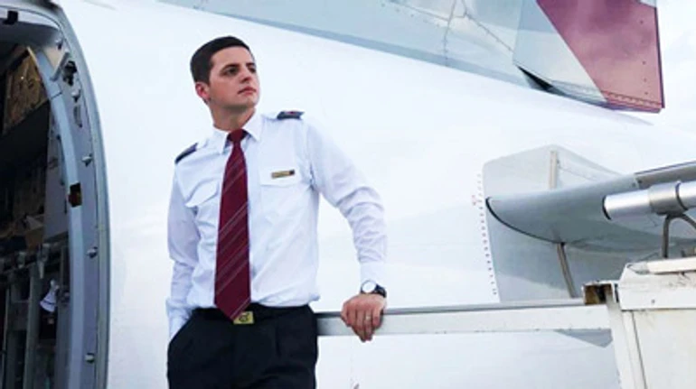 Як це – працювати бортпровідником. Інтерв'ю тернополянина, стюарда Катарських авіаліній