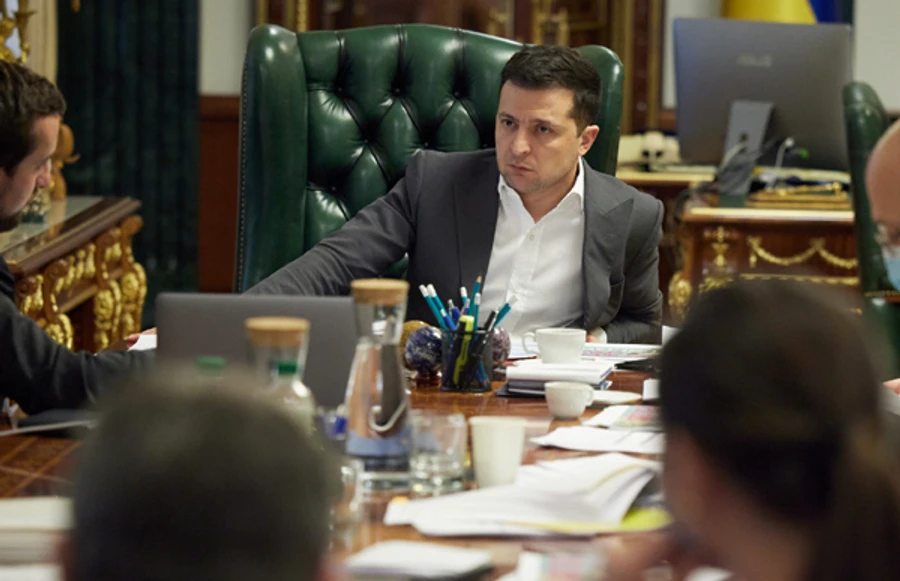 Президентский рейтинг Зеленского немного упал – КМИС