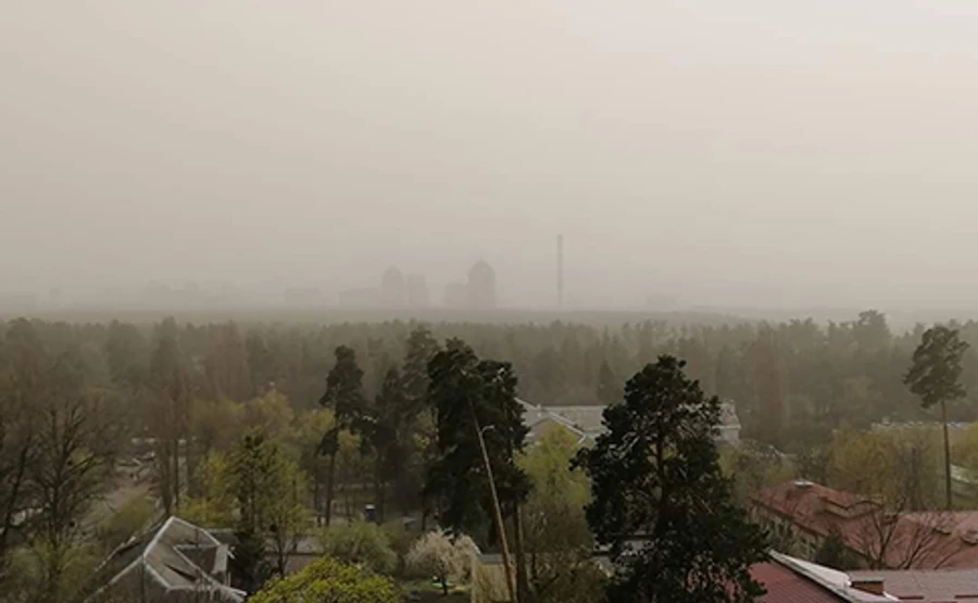 Киев накрыла пылевая буря