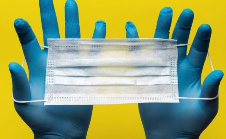 В Киеве и области расследуют завышение цен на маски в аптеках