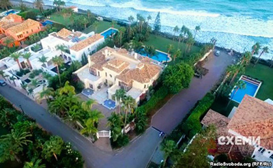 Журналісти показали іспанську віллу Порошенка